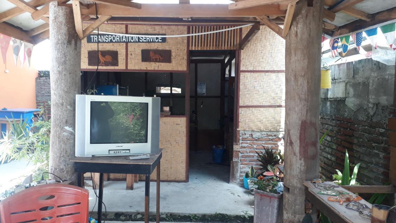 Отель Toraja Manubackpacker Рантепао Экстерьер фото