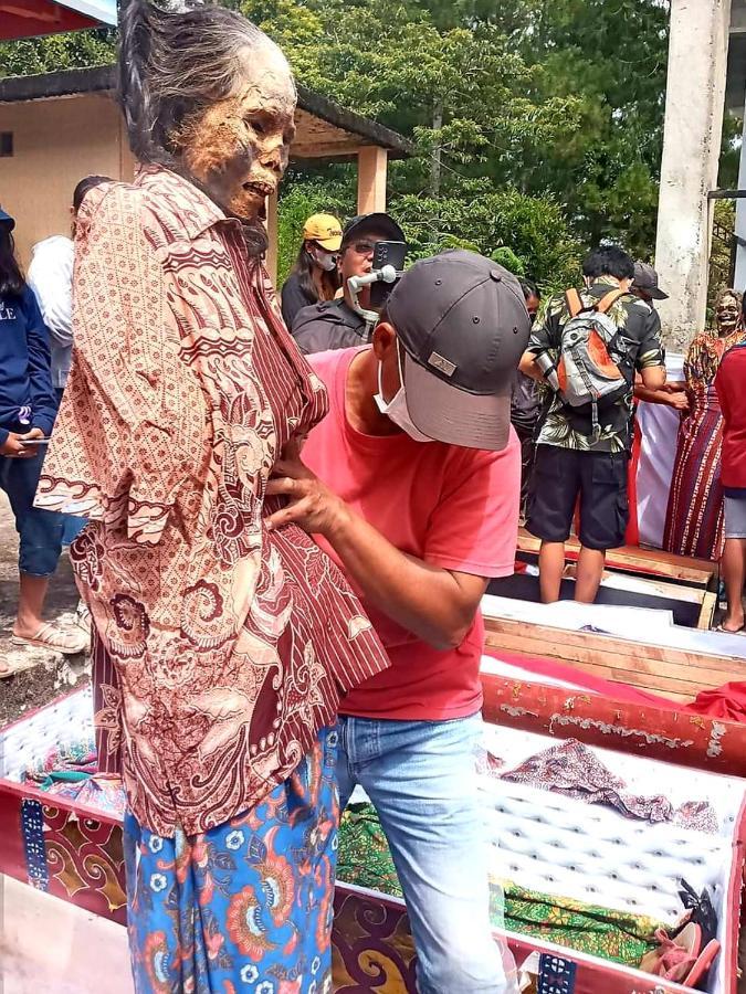 Отель Toraja Manubackpacker Рантепао Экстерьер фото