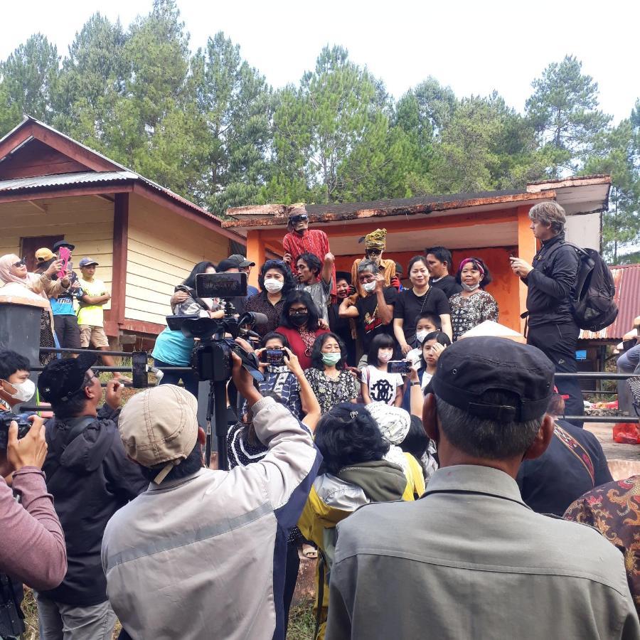 Отель Toraja Manubackpacker Рантепао Экстерьер фото