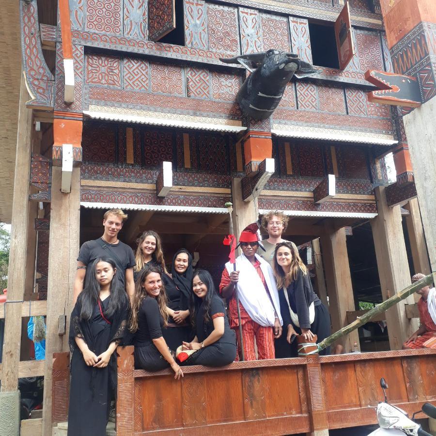 Отель Toraja Manubackpacker Рантепао Экстерьер фото