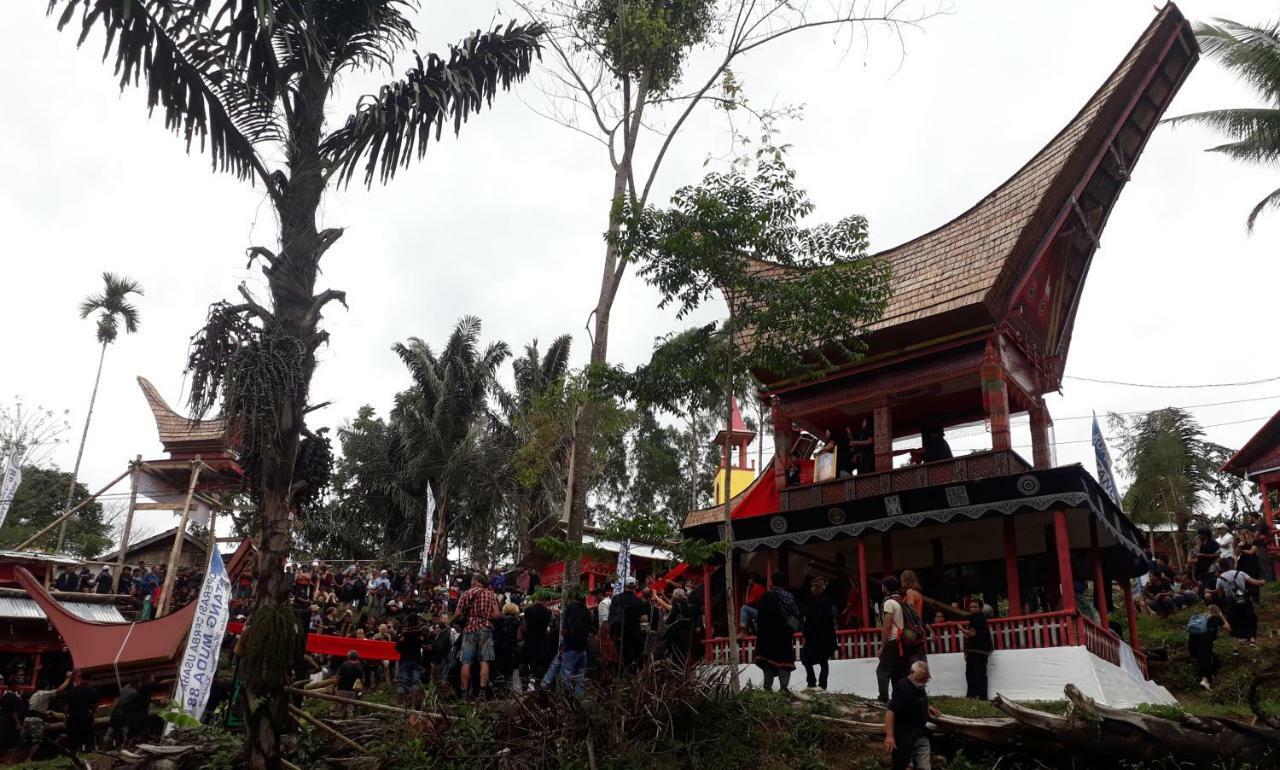 Отель Toraja Manubackpacker Рантепао Экстерьер фото